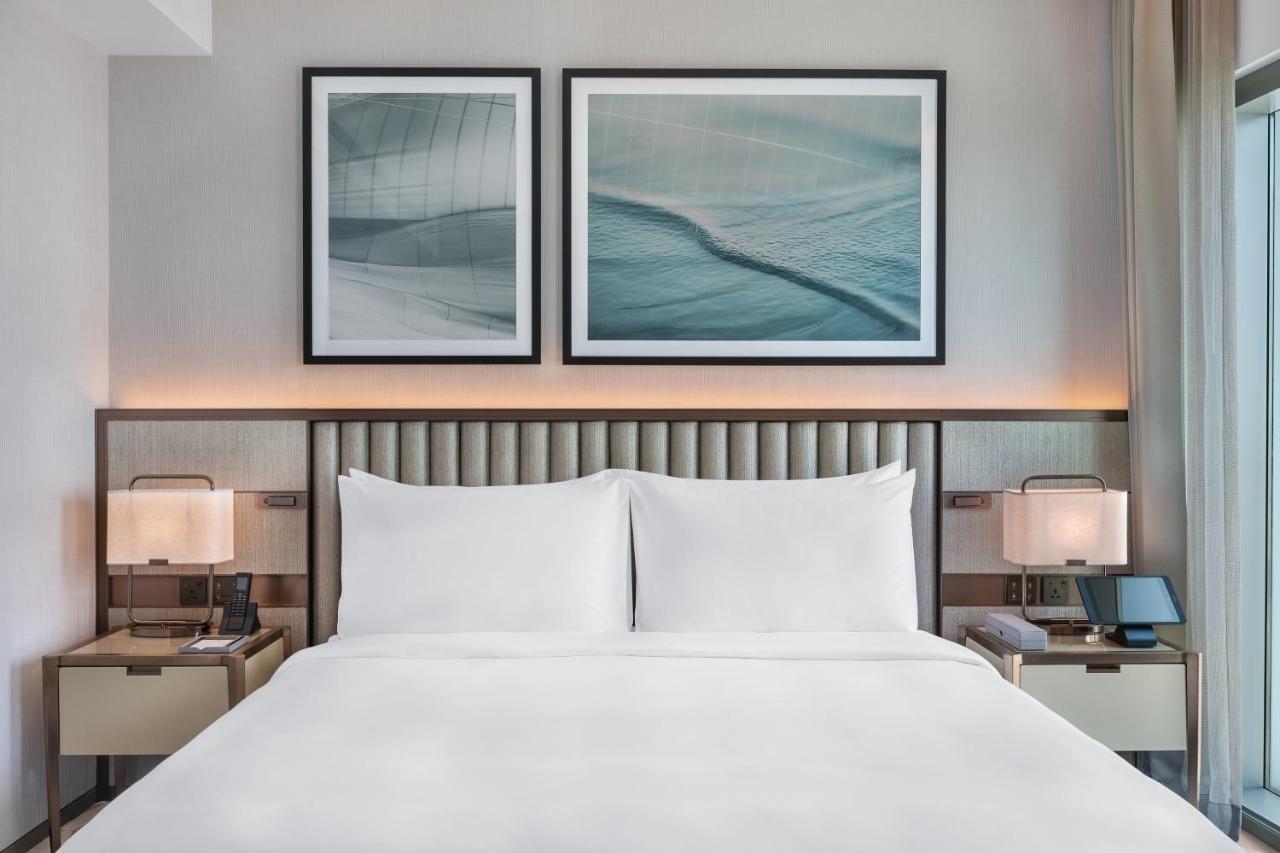 Hotel Address Creek Harbour Dubái Exterior foto A guest room at the Hilton Garden Inn