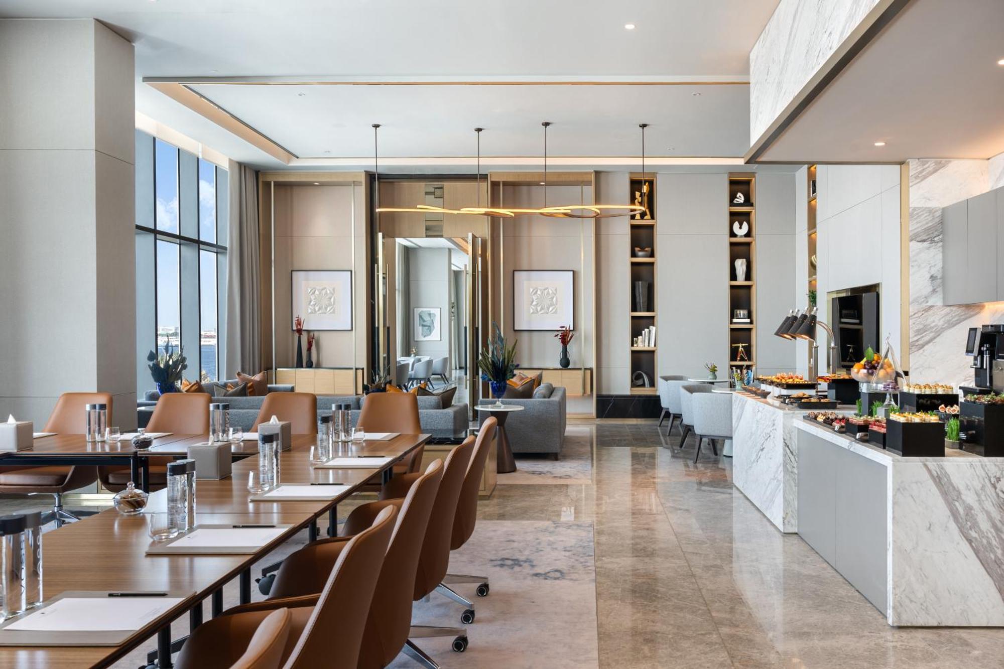 Hotel Address Creek Harbour Dubái Exterior foto The Lounge at the airport